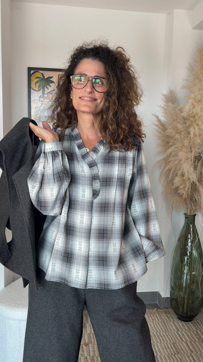 Chemise a col volanté