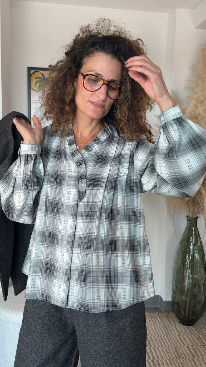 Chemise a col volanté